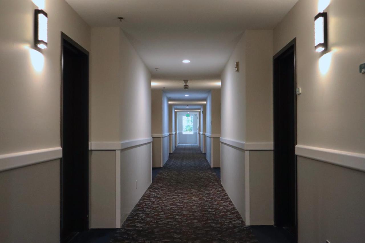 Ramada Limited Airport Tukwila Hotel Exterior photo