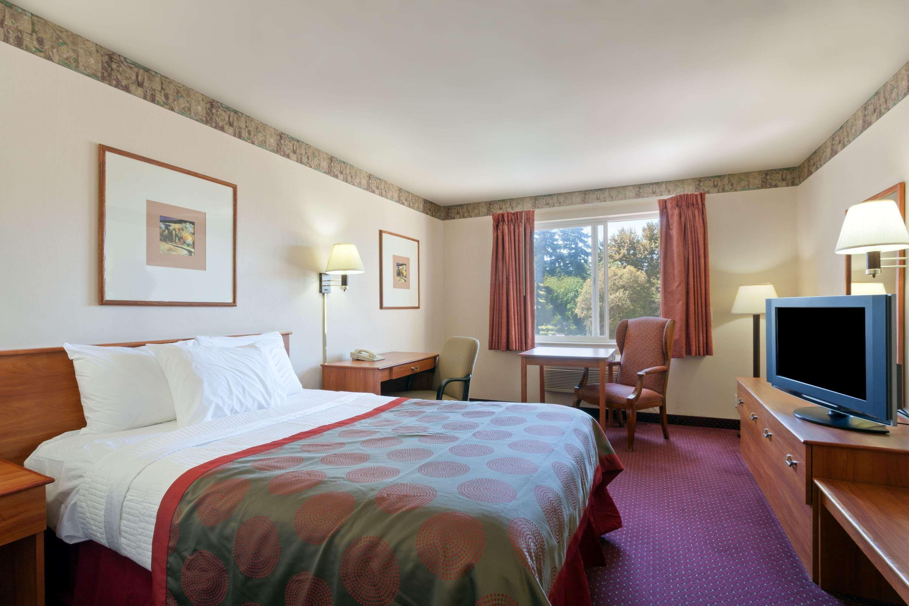 Ramada Limited Airport Tukwila Hotel Exterior photo