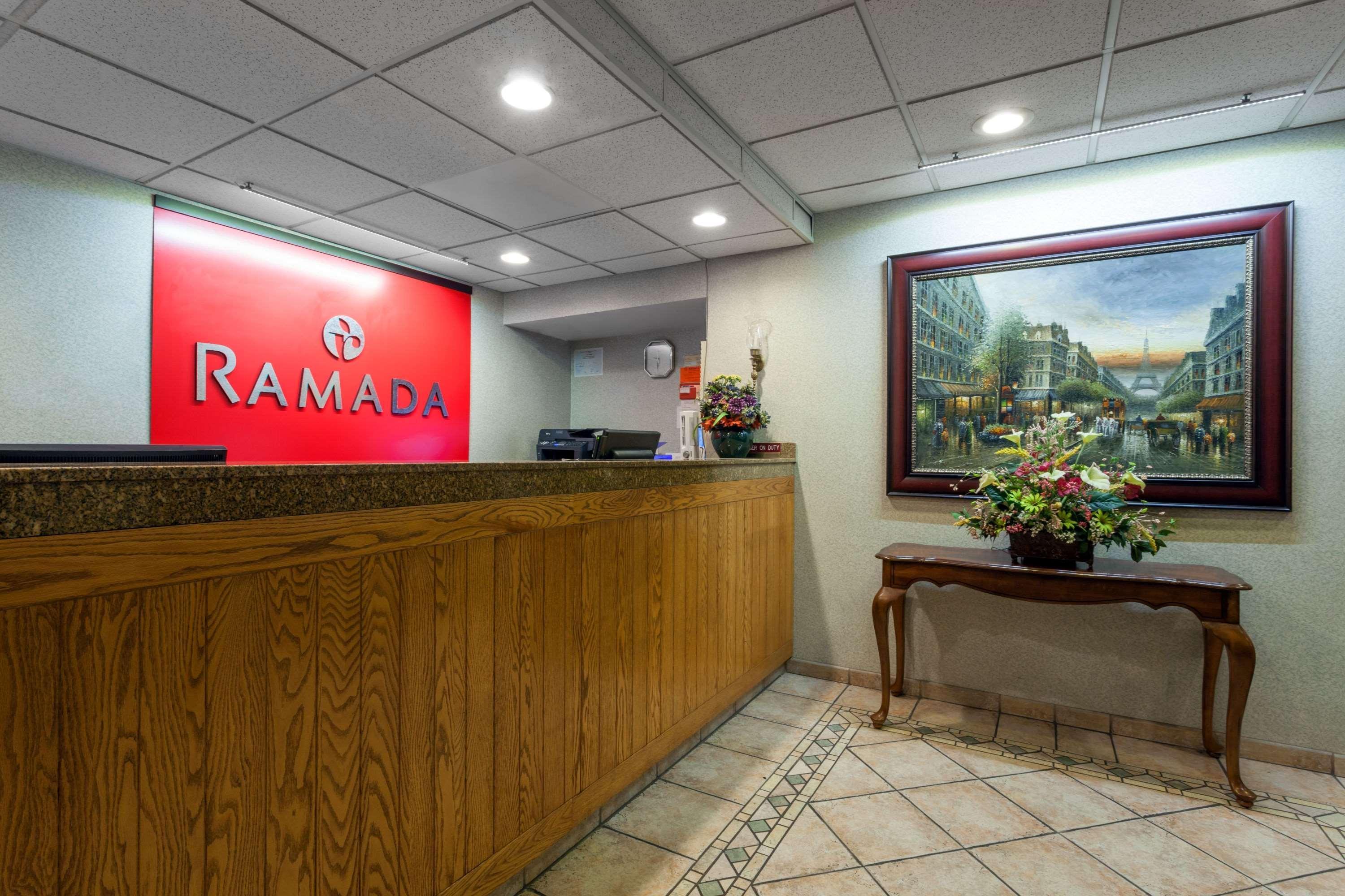 Ramada Limited Airport Tukwila Hotel Exterior photo