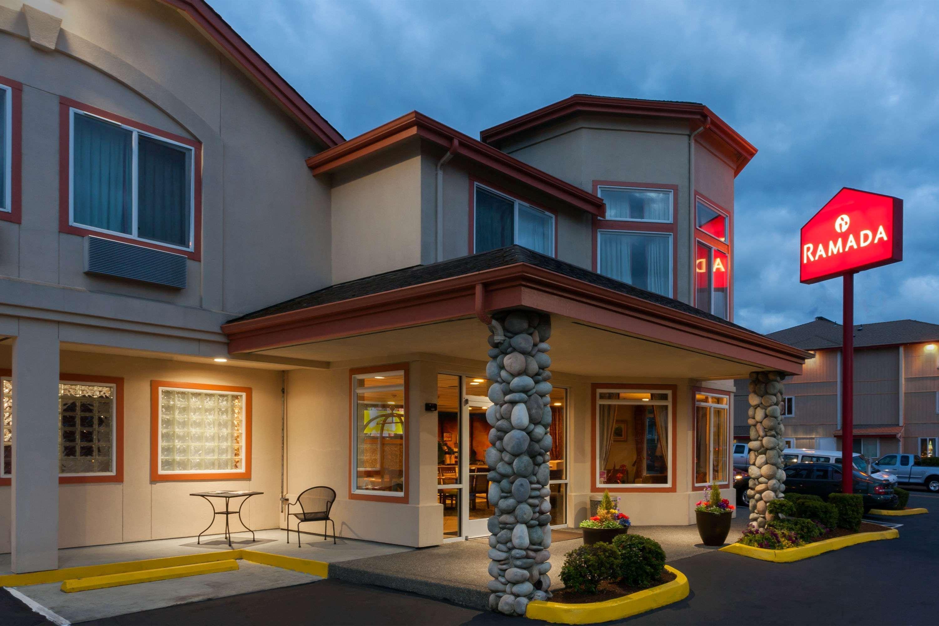 Ramada Limited Airport Tukwila Hotel Exterior photo